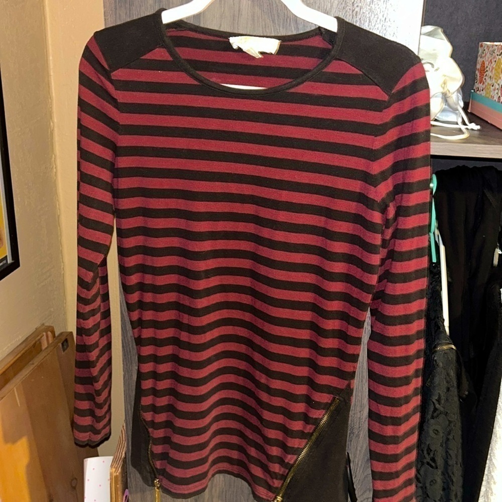 Michael kors long sleeved shirt,  zipper detail on the sides
